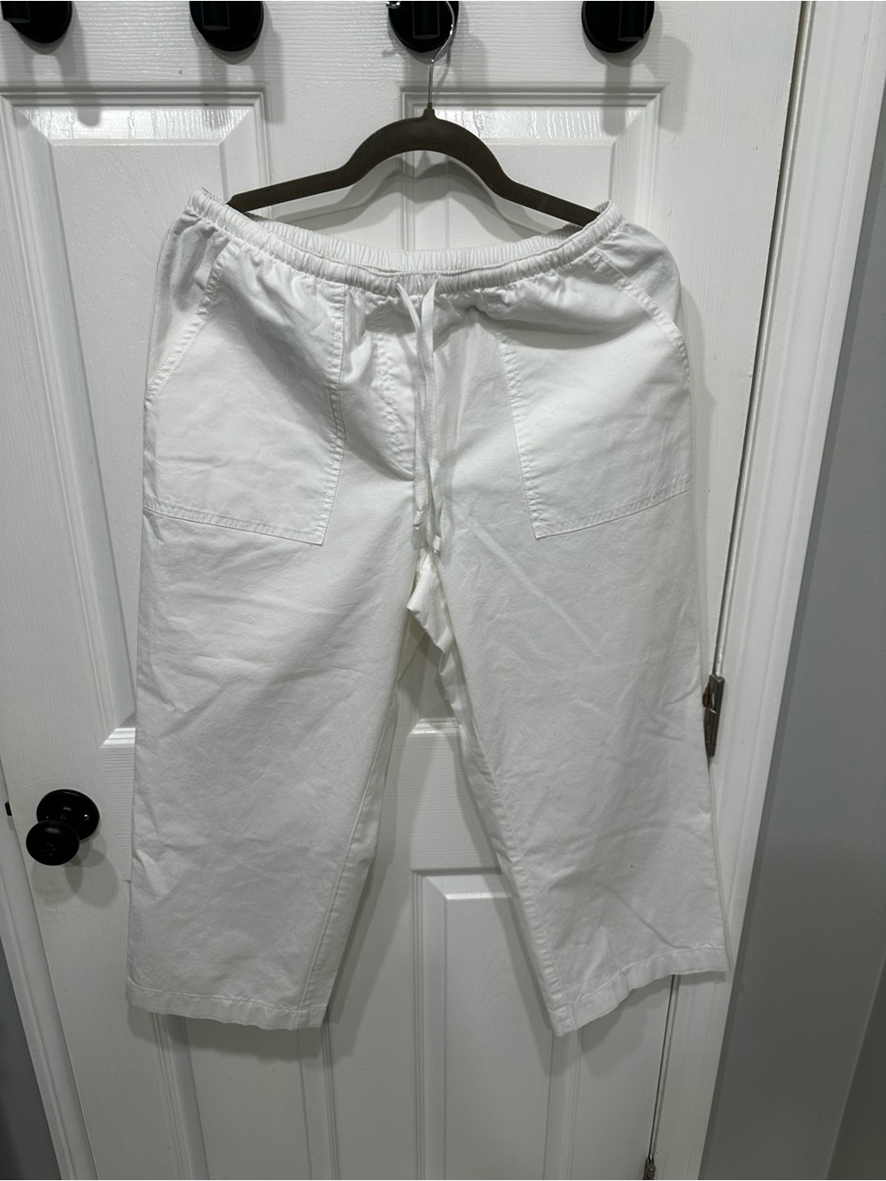Classic L.L. Bean White Drawstring Cropped Pants